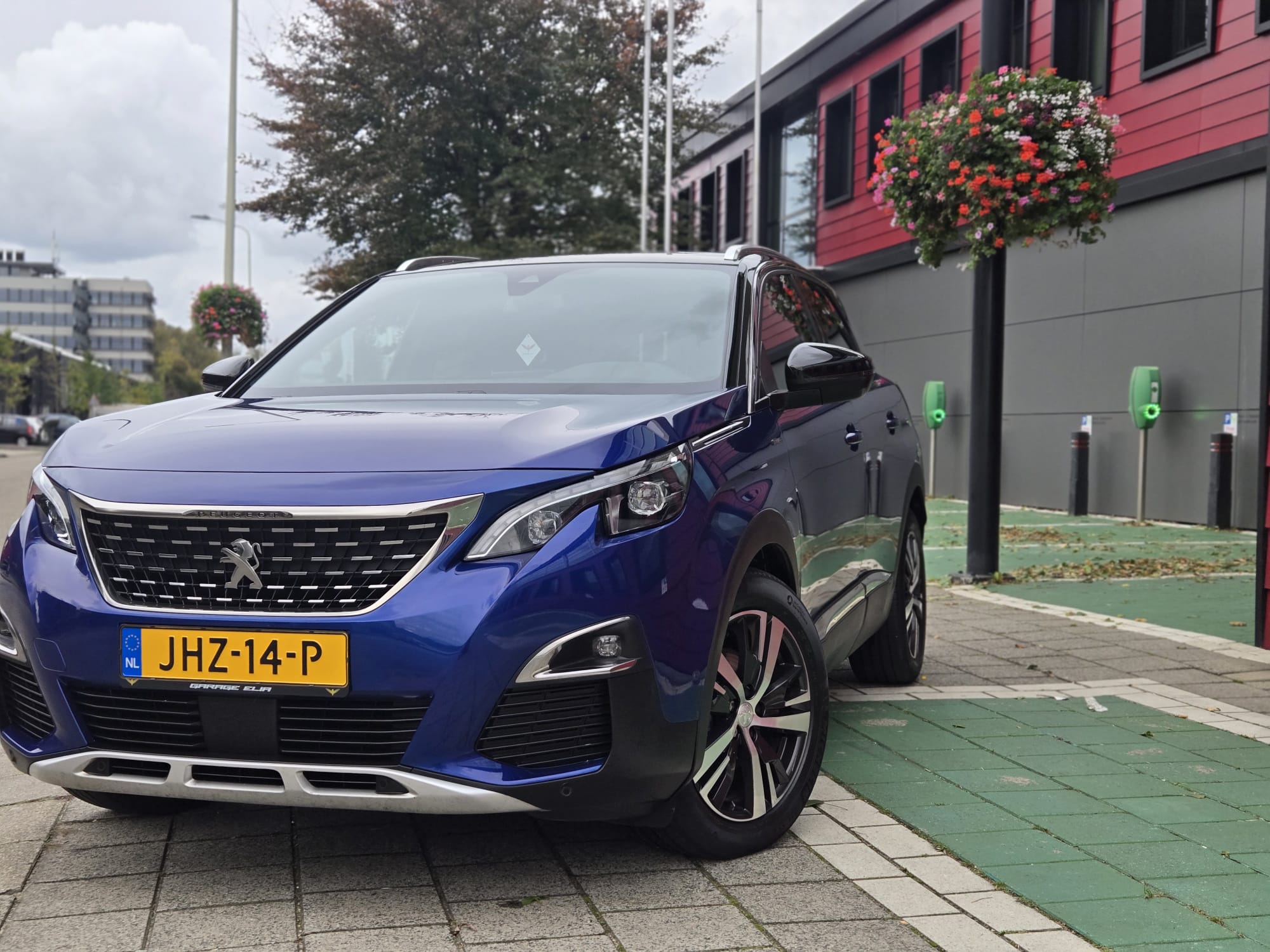 
								Peugeot 3008 GT full									