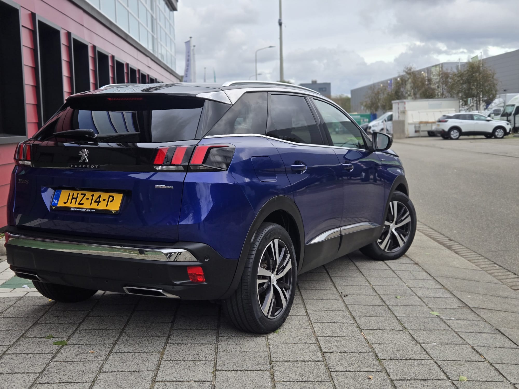 
								Peugeot 3008 GT full									