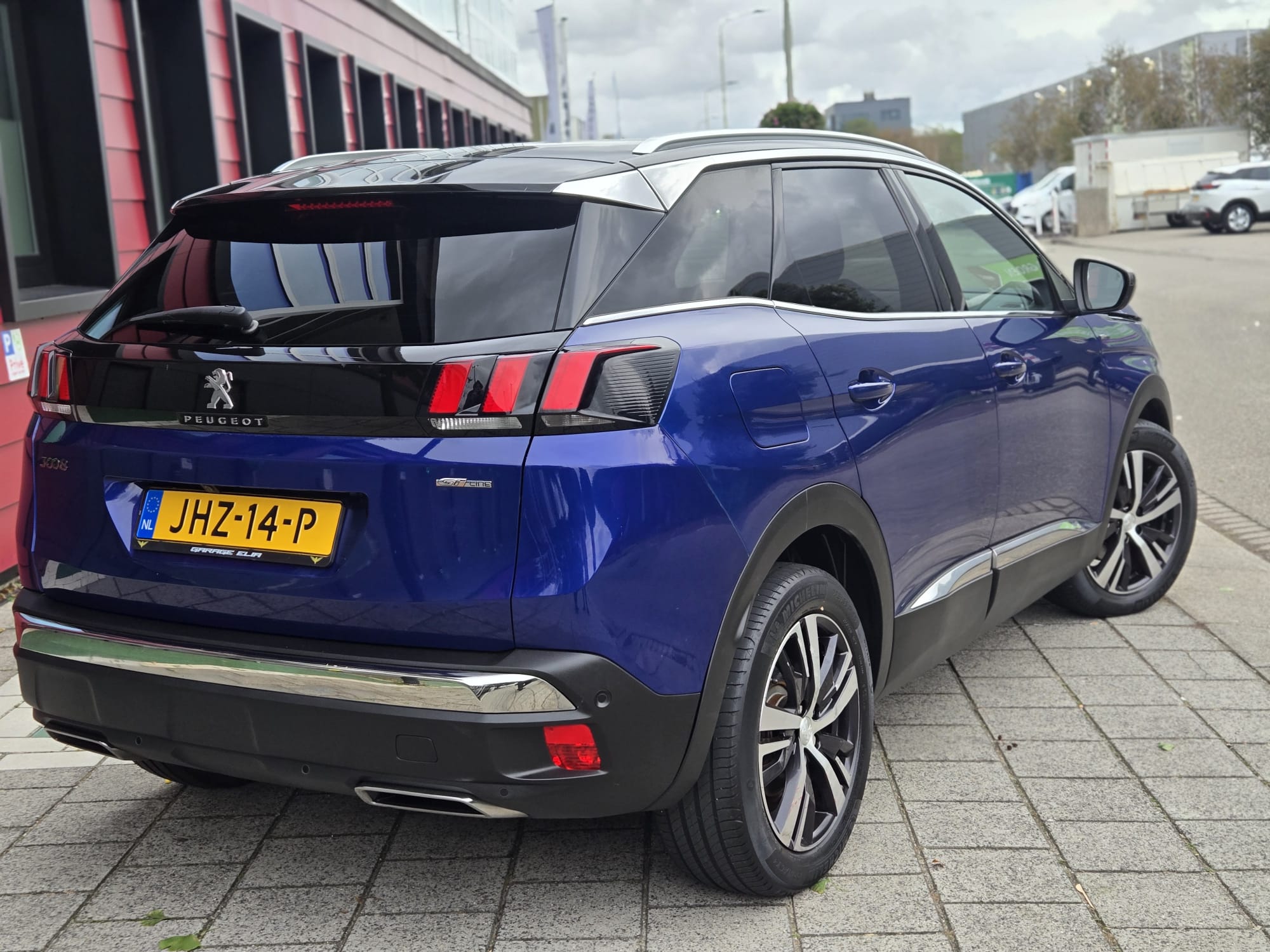 
								Peugeot 3008 GT full									
