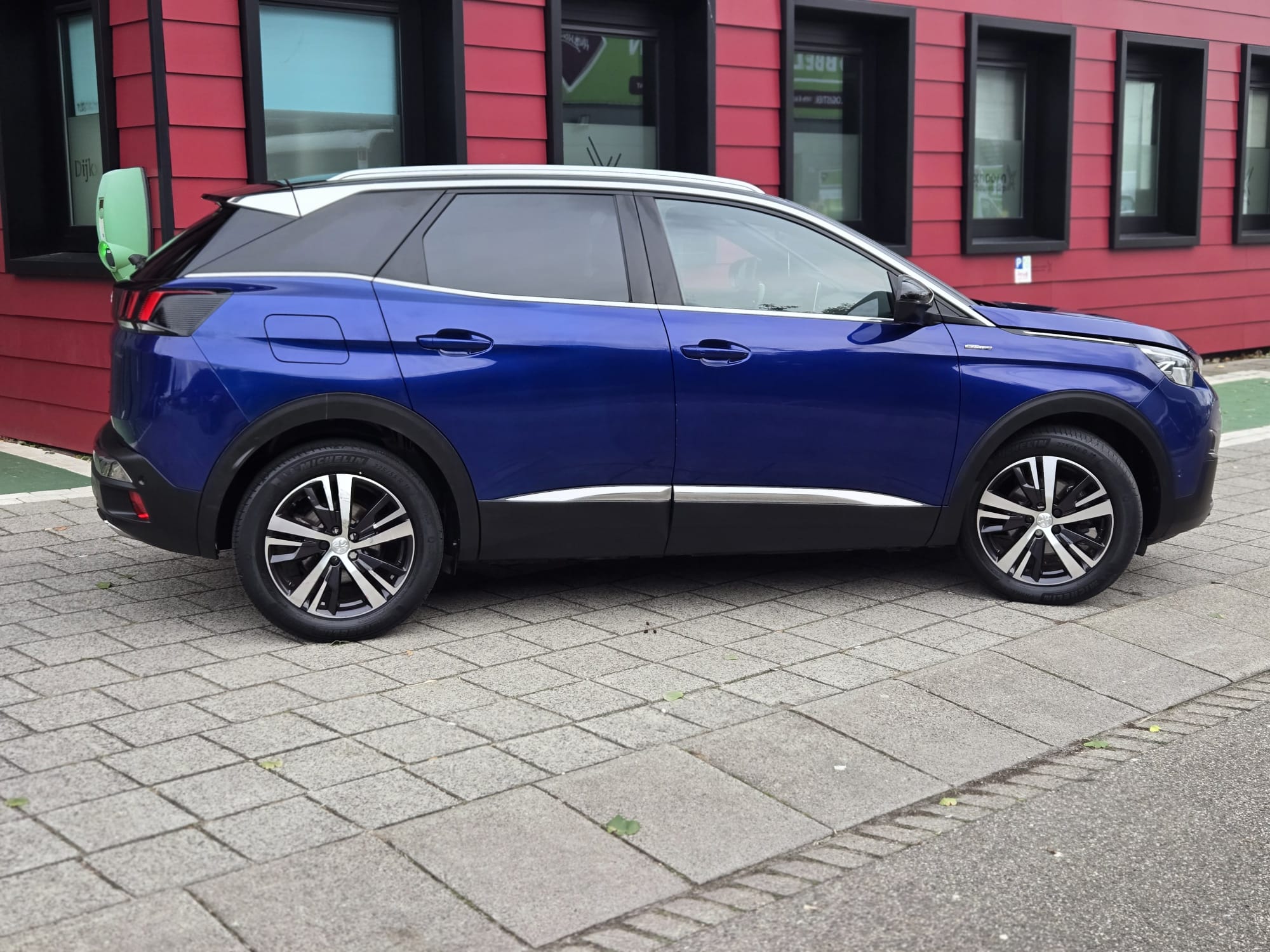 
								Peugeot 3008 GT full									
