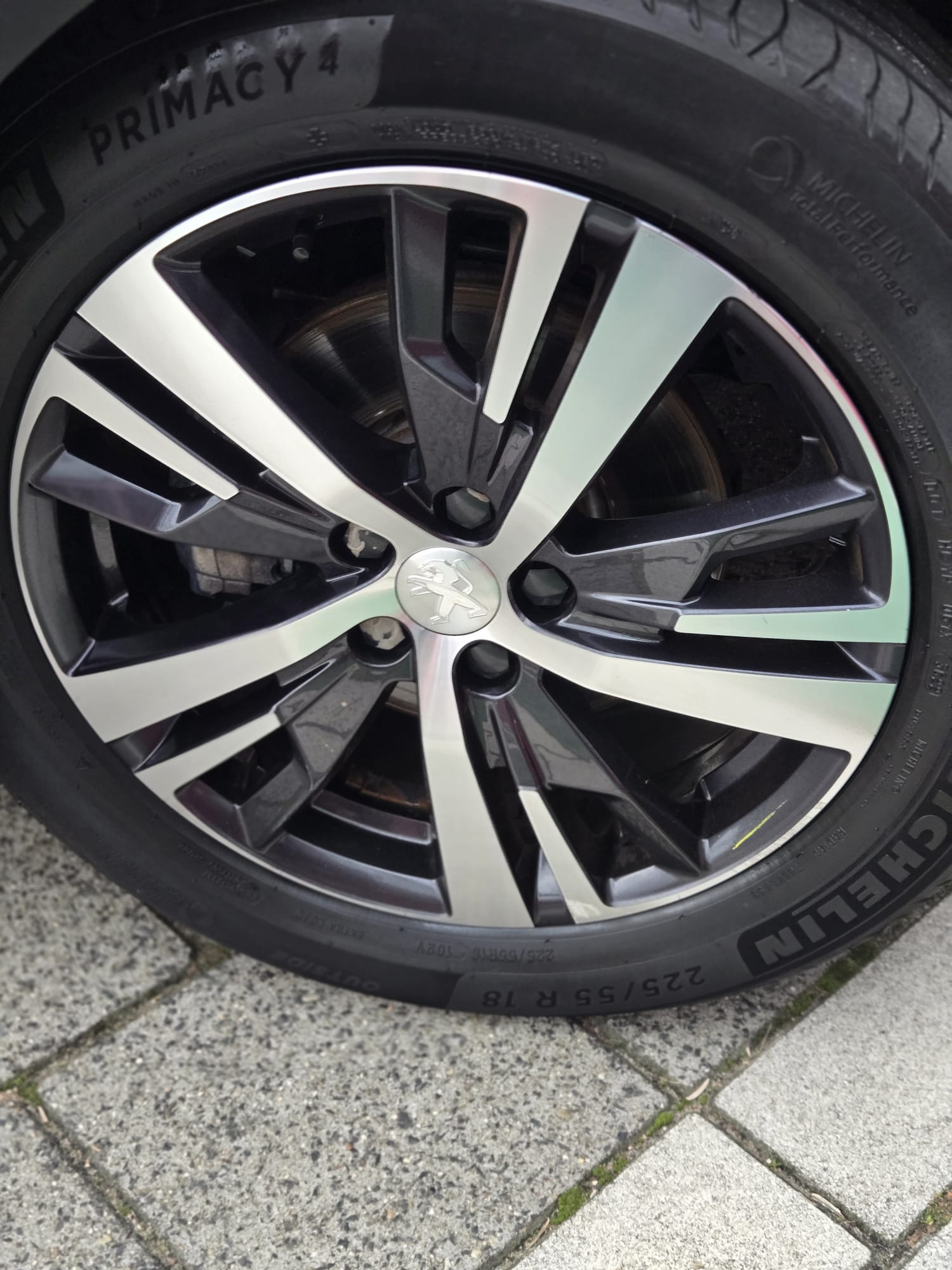 
								Peugeot 3008 GT full									