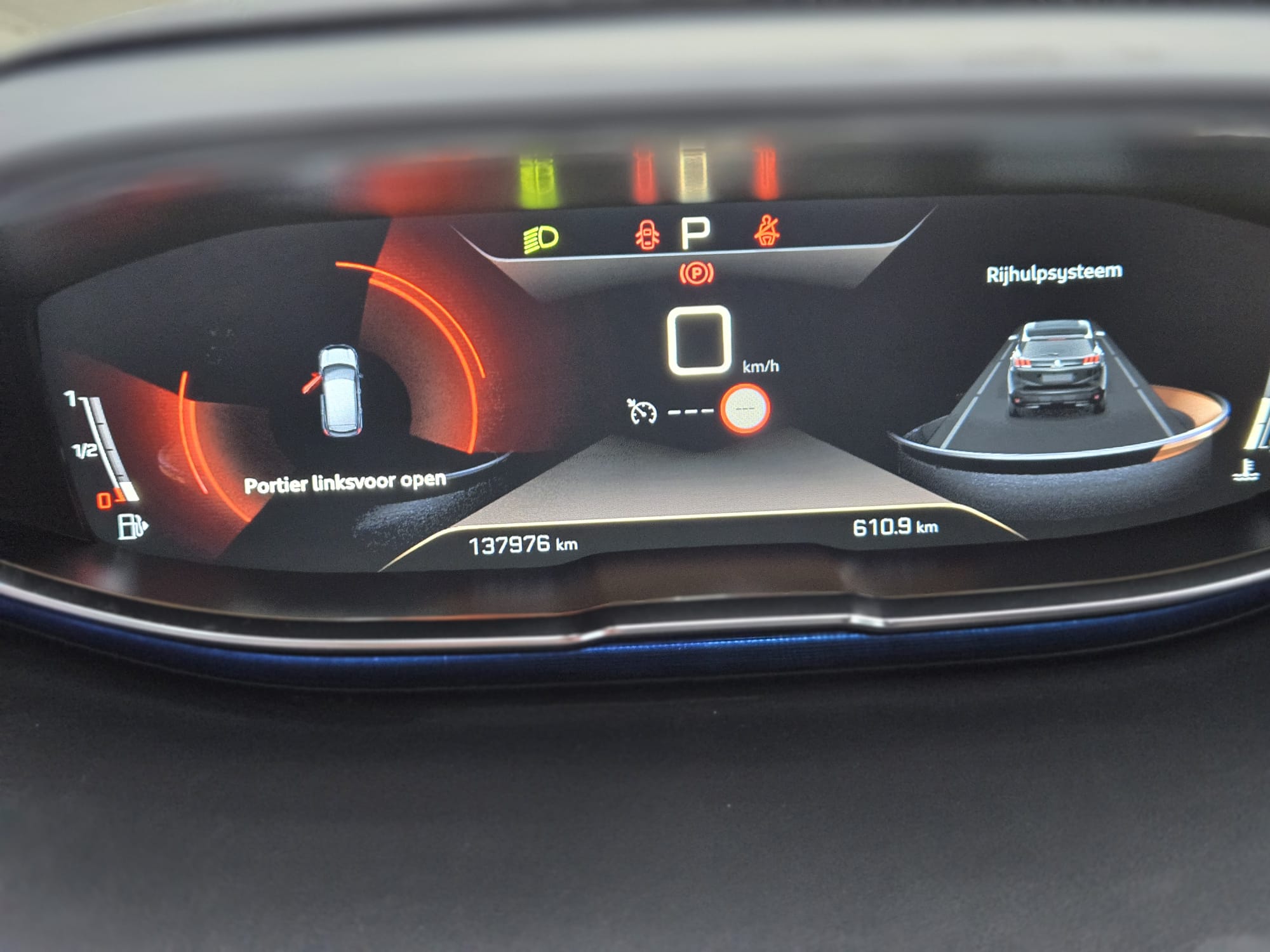 
								Peugeot 3008 GT full									