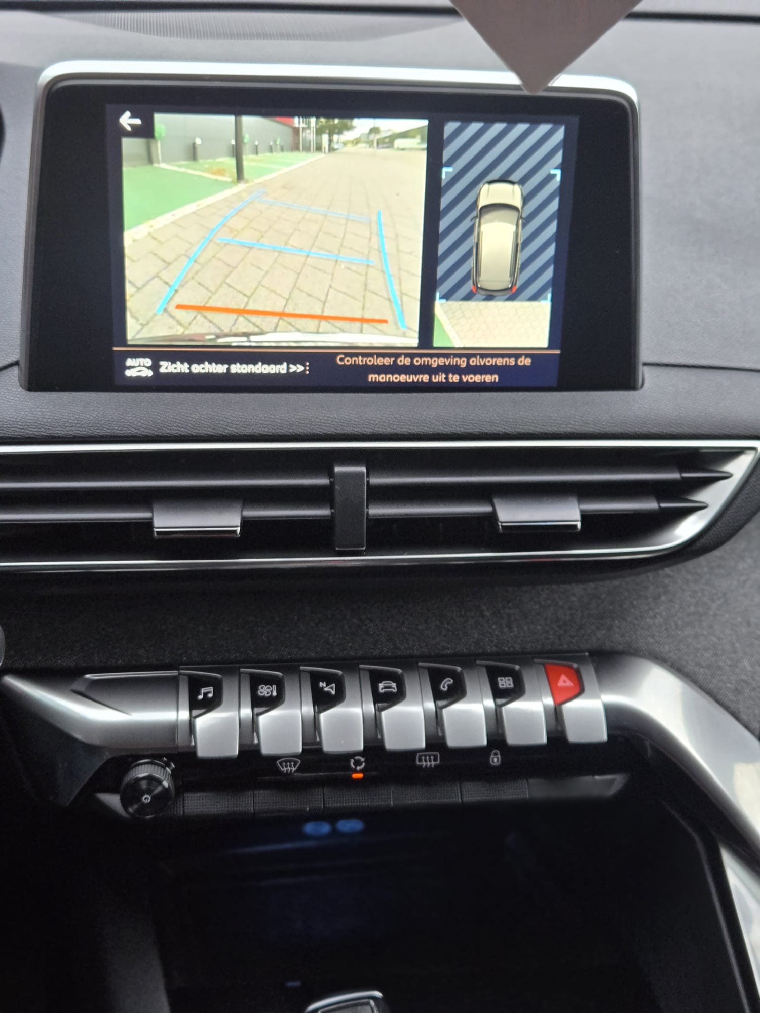 
								Peugeot 3008 GT full									