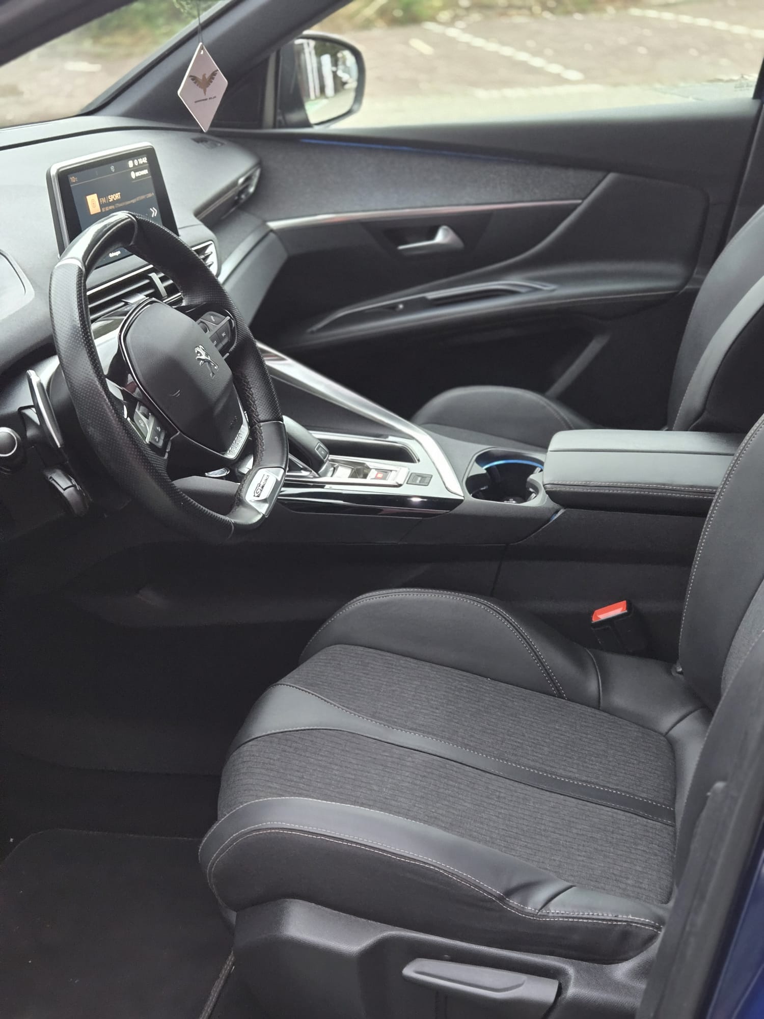 
								Peugeot 3008 GT full									