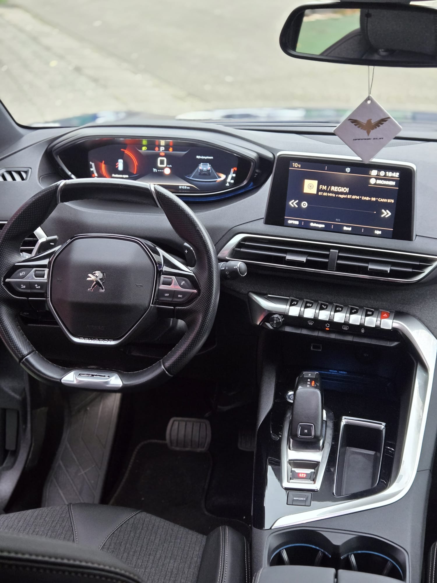 
								Peugeot 3008 GT full									