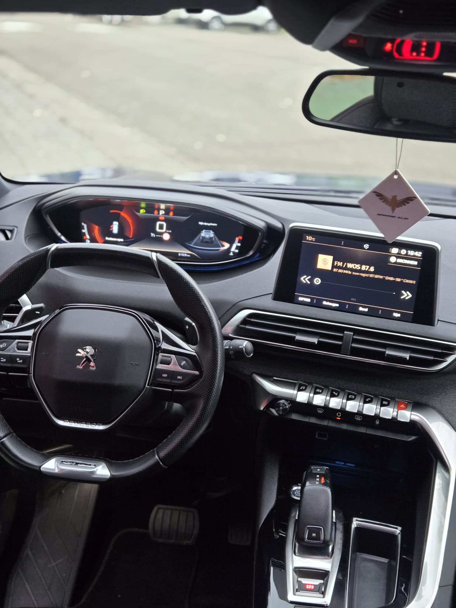 
								Peugeot 3008 GT full									