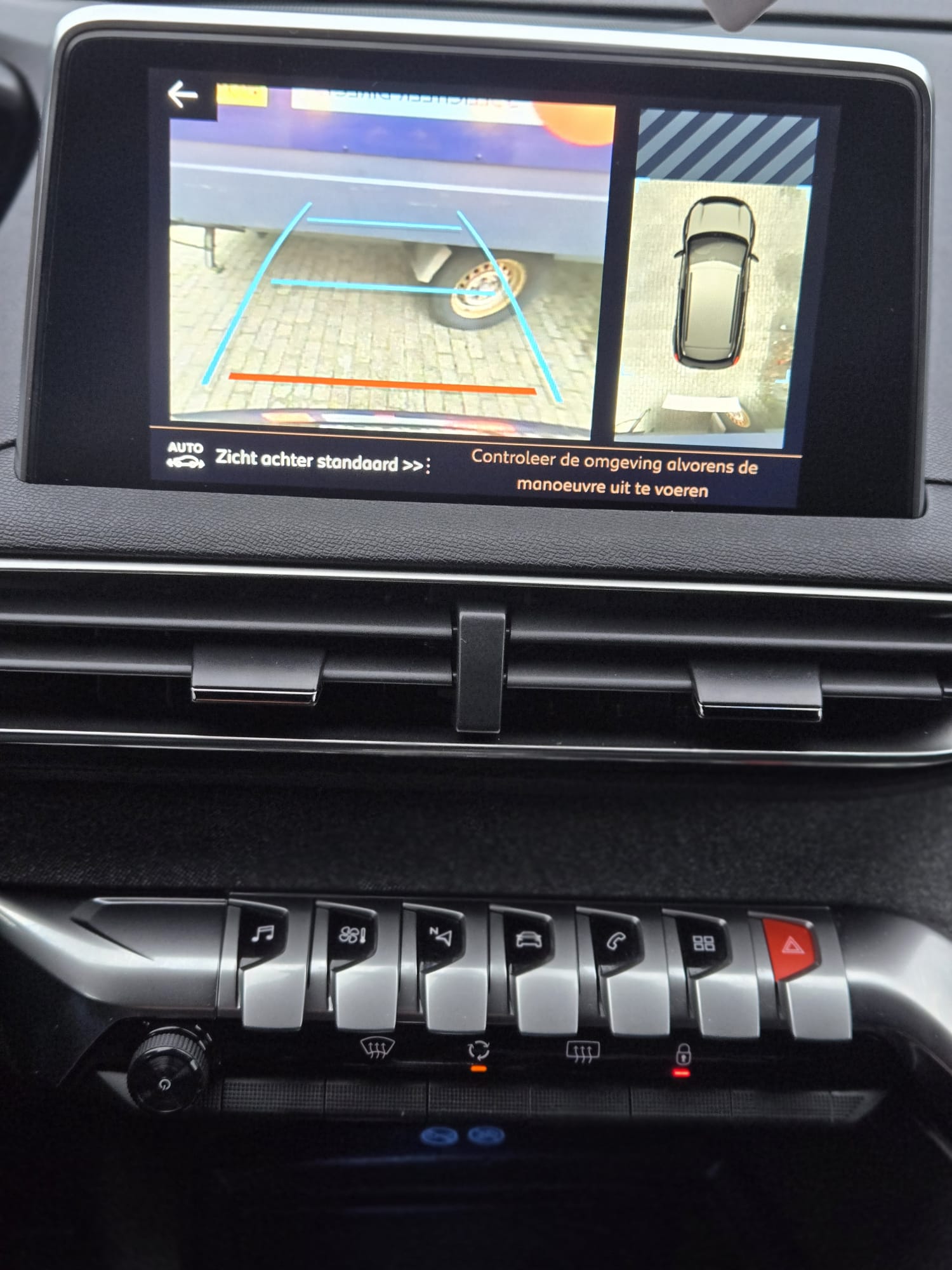 
								Peugeot 3008 GT full									